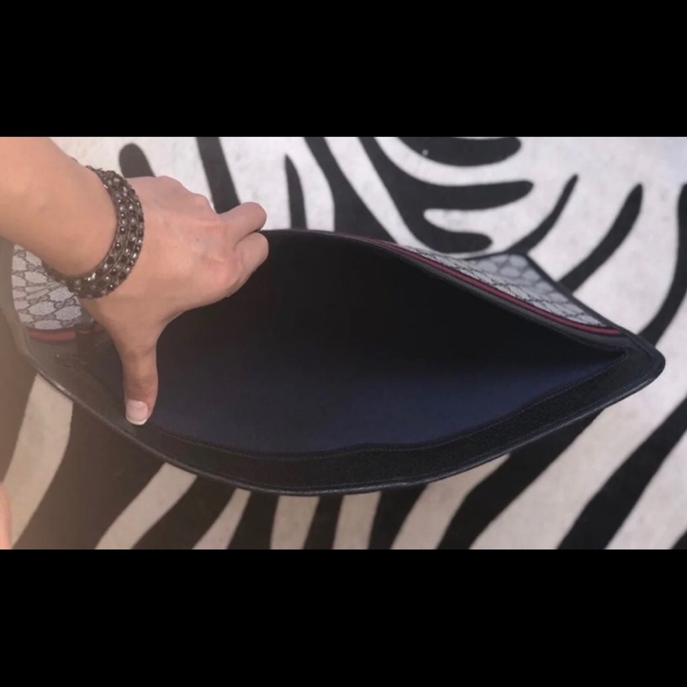 Authentic Gucci Monogram Document Portfolio - Picture 3 of 3